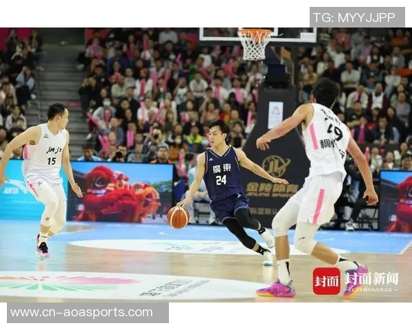 广东男篮与浙江男篮激战正酣谁能在这场巅峰对决中笑到最后